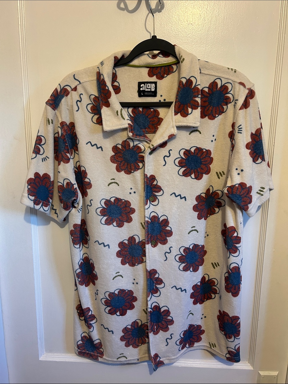 Men's Short-Sleeve Cream Button-Down Shirt with Red and Blue Floral Print
